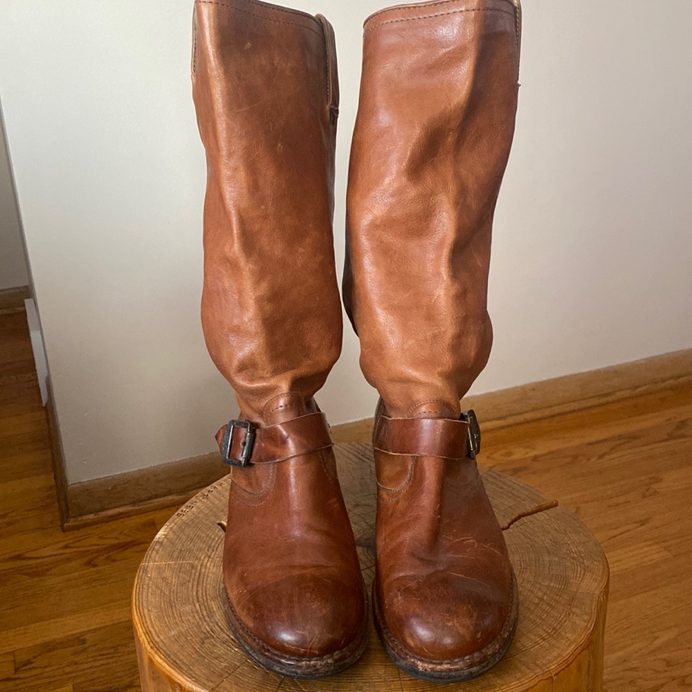 Frye size 8 1/2 brown leather boot